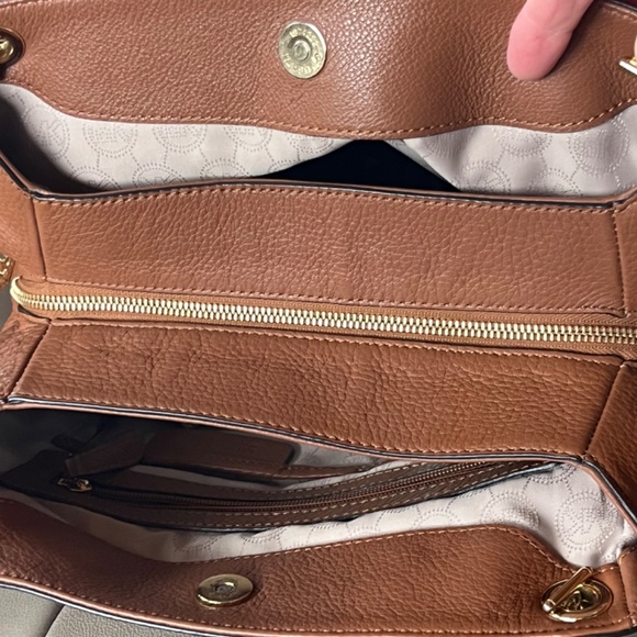 Michael Kors Tan pebbled leather and gold handbag - Picture 5 of 7